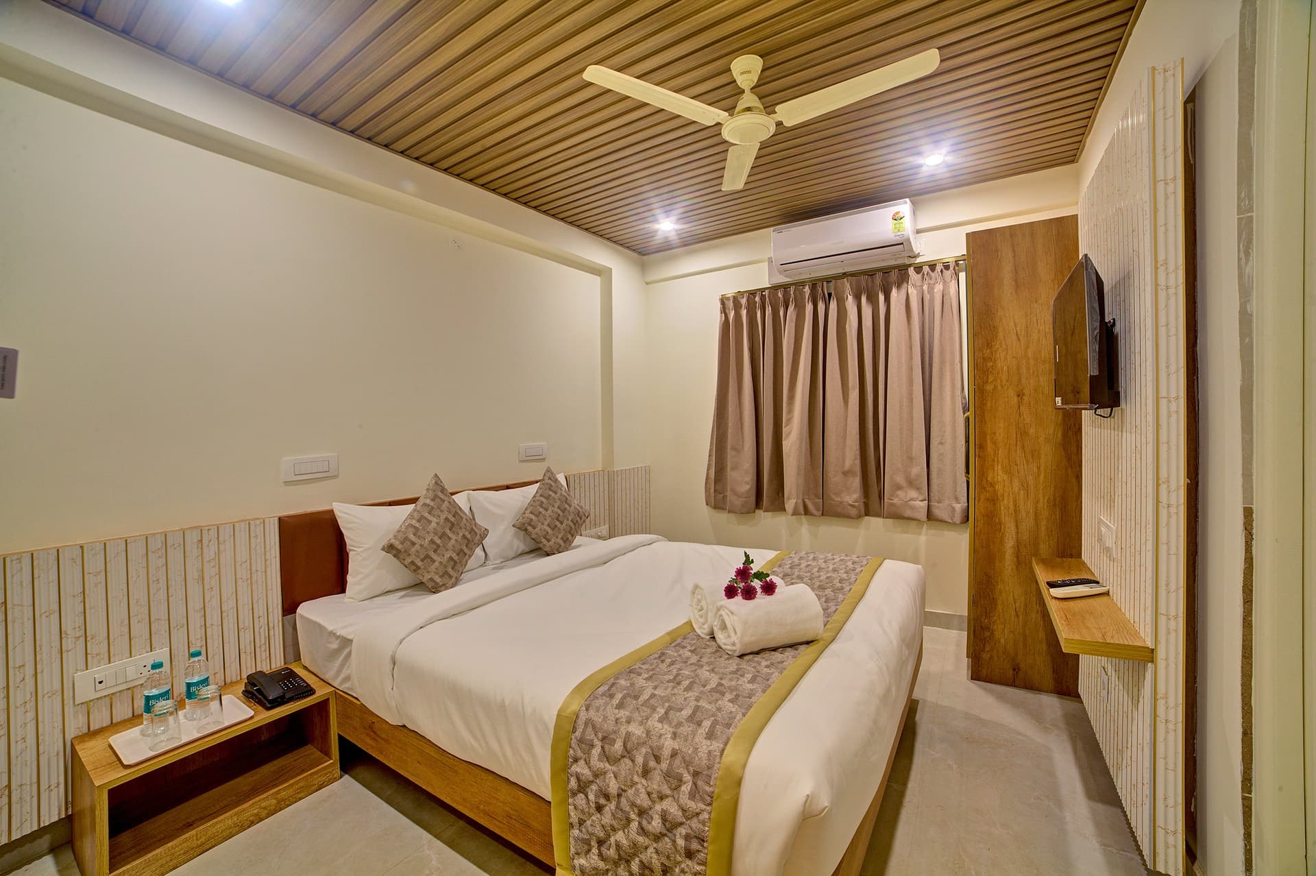 STANDARD QUEEN ROOM photo 1